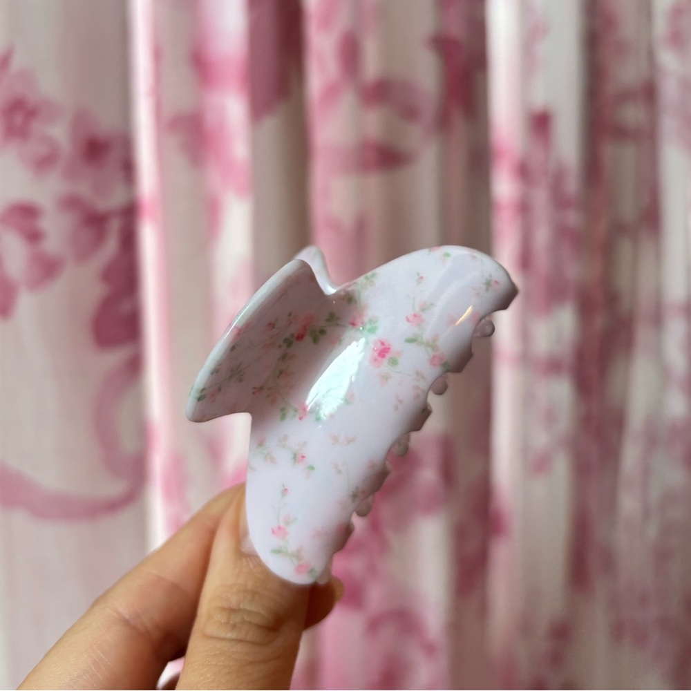 LoveShackFancy X Goody Pink Small Claw Clip - Picture 4 of 12